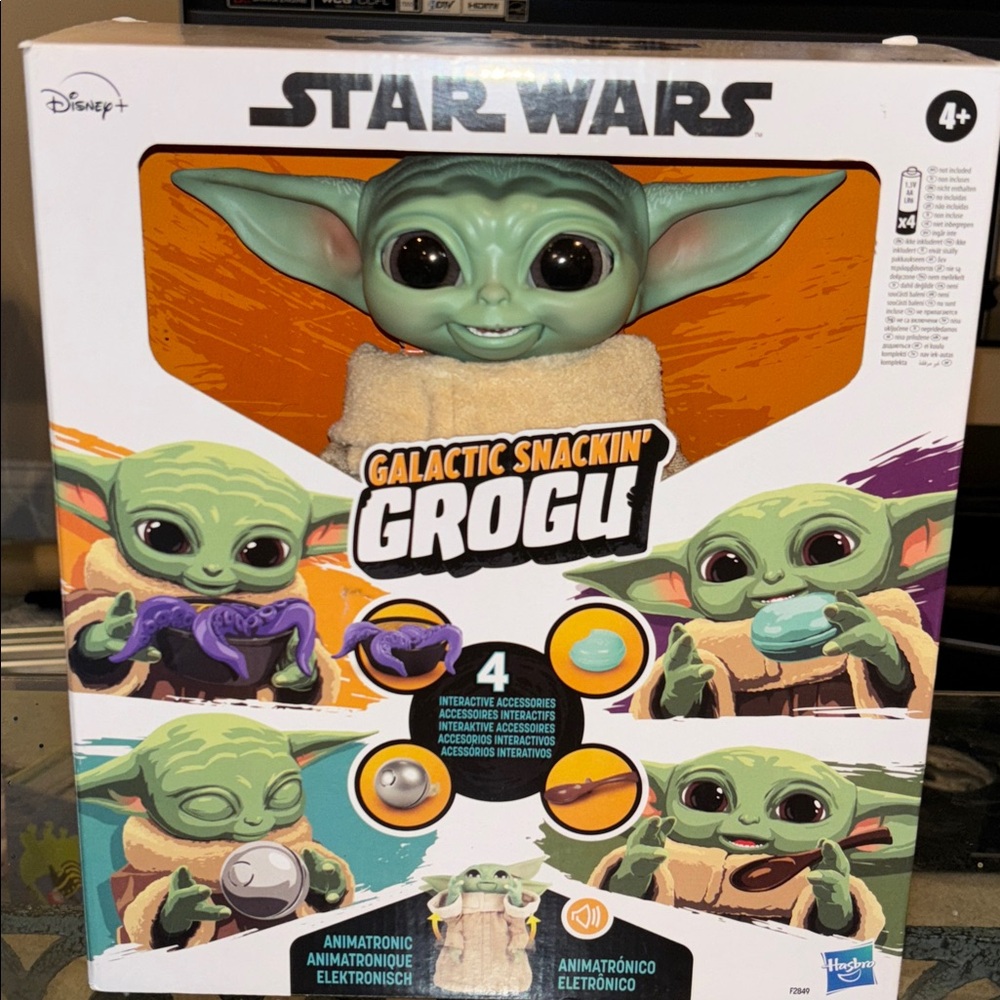Star Wars The Mandalorian Galactic Snackin’ Grogu NWT